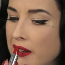This Dita Von Teese Lipstick Tutorial Is The One Thing That's Missing From  Your Life — VIDEO