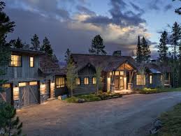 Combining rustic appeal with understated elegance and modern conveniences, fireside resort offers an innovative perspective on ski town lodging. Luxury Log Cabin In Jackson Hole Wyoming Hgtv Faces Of Design 2018 Hgtv