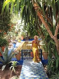 Le jardin de majorelle est un jardin botanique et un musée d'ethnologie consacré aux berbères. Jardin Majorelle Home The Blonde Vagabond