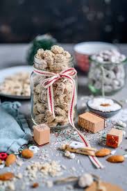 Kokosmandeln Oder Auch Gebrannte Raffaello Mandeln Knusperstubchen Rezept Mandeln Gebrannte Mandeln Thermomix Weihnachtsrezepte