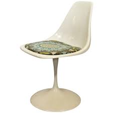 20.25 wide x 21 deep x 28.25 high, with a seat height of 15.75 inches all pieces of furniture can be had in what we. Mid Century Modern Saarinen Style White Tulip Side Chair By Burke 1960s At 1stdibs