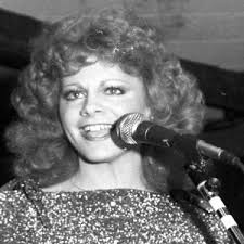 American Songwriter Throwback 1984: Reba McEntire Says You Have to Look for  the Hit Songs