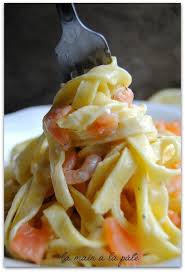 Tagliatelles A La Carbonara De Saumon Et Petites Crevettes Recette Recettes De Cuisine Tagliatelles Cuisine