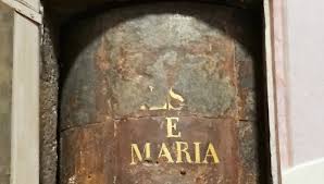Erano sedentarie, organizzate in città, praticavano l'agricoltura ed avevano un'organizzazione sociale gerarchica. Ruota Della Carita Ruota Degli Esposti Dove Venivano Abbandonati I Bambini Stile Arte