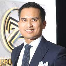 Beliau adalah pengerusi bersama kumpulan naza, salah sebuah konglomerat bumiputera milik persendirian terbesar di malaysia. Naza S M Faisal Nasimuddin