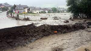 Schwere unwetter haben in österreich enorme schäden angerichtet. Blitzeinschlage Brande Verwustungen Unwetter Wuten In Bayern Und Osterreich The Weather Channel Artikel Von The Weather Channel Weather Com