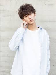 松坂桃李 髪型 ナチュラルなのに男らしさと色気を放つ 松坂桃李の髪型が気になる bangs バングス 髪型 男性の髪 メンズ ヘアスタイル