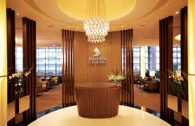 Terdengar sepele sih, namun masih banyak orang yang belum mengerti cara menggunakannya untuk mendapatkan wifi secara gratis dimana pun kalian berada. Krisflyer Gold Lounge