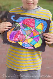 These color learning activities are perfect to do at home, keeping your toddlers and preschoolers busy while this is a great activity if you have a box of crayons. 12 Creative Crayon Art Projects For Kids