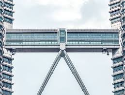 Spiderman erklimmt silberturm in cowboystiefeln. A Visit To The Petronas Towers What To Expect Highlights