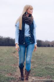 Black Jeans And Brown Cowboy Boots Cowgirl Boots Outfit With Skinny Jeans Cowgirl Boots Outfit Cowgirl Outfits Fall Boots Outfit