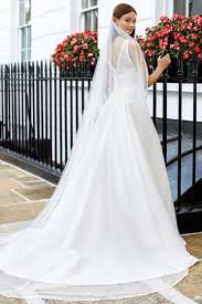 Jedes mädchen will als die schönste am tag der hochzeit sein. Simple Elegance Brautkleider Adore By Justin Alexander