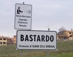 Trascinatelo per vedere srotolarsi la tendina con la filastrocca di presentazione del protagonista e subito lo amerete perchè è brutto, grasso e pulcioso ma è libero e felice. Paesi E Citta Dai Nomi Incredibili In Italia E All Estero Corriere It