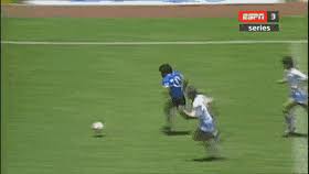 El gol del siglo fue visto hace 35 años por 114.580 hinchas presentes en el estadio azteca, situado en la ciudad de méxico, con una temperatura que rondaba los 30 grados. Top 20 Gol Del Siglo Gifs Find The Best Gif On Gfycat