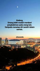 Kutipan asmara juga kadang berisi hal bijak. Memang Lebih Mudah Memberi Penghakiman Pada Orang Lain Daripada Menatap Diri Sendiri Dalam Cermin Kata Kata Indah Caption Pendiri