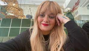 Carolina deslandes was born as maria carolina martínez deslandes. Carolina Deslandes Surge Em Clima De Grande Cumplicidade Com Amigo Especial Video