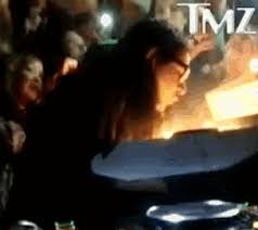 Birthday Cake On Fire Gif Https Encrypted Tbn0 Gstatic Com Images Q Tbn 3aand9gcsnnnqddjhksezlf Pikiyhfzuk1jxlbsxbrg Usqp Cau