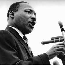 Along with his older sister christine and younger brother alfred daniel williams, he grew up in the city's sweet auburn. Martin Luther King Biografie Eines Burgerrechtlers Geolino