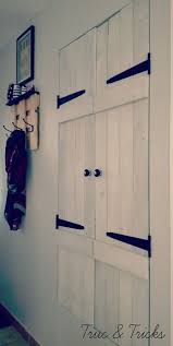 Diy Portes De Placard Sur Mesure En Bois De Palettes Truc Tricks Porte Placard Porte Placard Persienne Placard