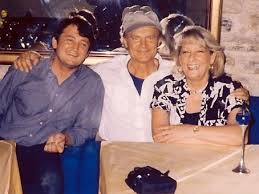 Terence hill lebt seit mitte der 1970er jahren mit seiner familie zurückgezogen auf seiner ranch in stockbridge (massachusetts, usa), wenn er nicht für filmverpflichtungen in italien weilt. Terence Hill Terence Hill Picture 16302895 454 X 340 Fanpix Net