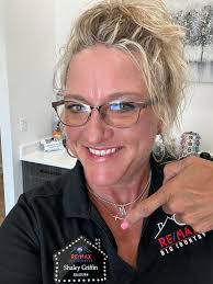 Abby Latham's Instagram, Twitter & Facebook