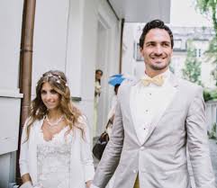 Im januar 2018 machte das erste kind das familienglück komplett, als cathy hummels baby ludwig zur welt brachte. Facebook