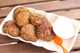 Chiftele la cuptor sunt o alternativă mai sănătoasă atunci când nu vrei să consumi preparate prăjite, îmbibate în ulei. Chiftele La Cuptor