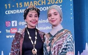 Ayu azhari doakan almarhum ustaz tengku zulkarnain: Jadi Desainer Ayu Azhari Bangga Isabelle Tramp Fajar