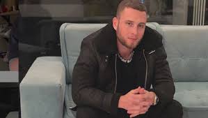 Chet fathered michaiah hanks with a woman named tiffany miles, but it's unclear if they're still in a rare instagram video from december 2017, chet shared a photo of him and his daughter with the. Chet Hanks Shares Thoughts On Cultural Appropriation White Privilege Loop News