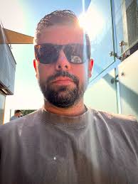 Lee Larson (@leeaaronlarson) • Instagram photos and videos