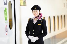 インストラクターに聞く！東海道新幹線のパーサーの、好感を抱かれる笑顔や振る舞いの作り方 | JR東海リテイリング・プラス採用サイト