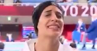 ليست مجرد ميدالية ذهبية بل تستحق تمثال من ذهب. ÙØ±ÙŠØ§Ù„ Ø£Ø´Ø±Ù Ø¨Ø§ÙƒÙŠØ© Ø¨Ø¹Ø¯ ØªØªÙˆÙŠØ¬Ù‡Ø§ Ø¨Ø§Ù„Ø°Ù‡Ø¨ÙŠØ© Ø´ÙƒØ±Ø§ Ù„Ø£Ù…Ù‰ Ø¯Ù‡ Ø¥Ù†Ø¬Ø§Ø²Ùƒ ÙÙŠØ¯ÙŠÙˆ ØµØ­Ø§ÙØ© Ø§Ù„Ø¬Ø¯ÙŠØ¯ Ø±ÙŠØ§Ø¶Ø©