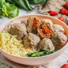 Berada dilokasi yang cukup strategis membuat bakso mercon cukup mudah ditemukan oleh pelanggan. Resep Bakso Mercon Isi Cabai Yang Bikin Nagih