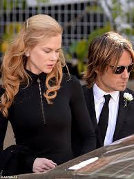 Nicole Kidman khóc nức nở trong ngày đưa tang cha