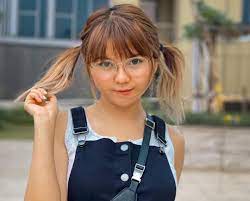 Guitars, violins, b.v.s & percussion. Biodata Dan Agama Sarah Viloid Gamer Yang Sempat Terseret Kasus Video Syur Okezone Celebrity