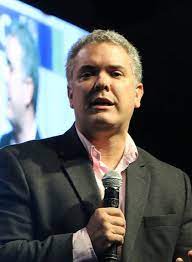 Iván duque es el orgulloso papá de luciana, matías y eloísa y devoto esposo de maría juliana ruiz. File Ivan Duque Marquez Png Wikipedia