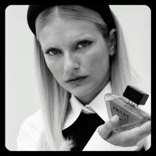 Behind the scenes with @prada , where the brand's signature green becomes  the backdrop for the charming Camilla. Color grading in DaVinci Resolve  allowed us to enhance the elegance of each look