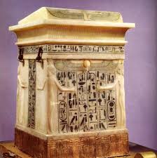 Ce Coffre En Albatre Renfermait Les Vases Canopes De Toutankhamon Bonne Journee Ancient Egypt Gods Of Egypt Egyptian Artifacts