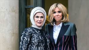 Brigitte macron, selon des informations rapportées par paris match, se serait adonné à un test ce mardi 15 décembre, juste avant une visite au service. Covid 19 Brigitte Macron Et Emine Erdogan Se Felicitent De La Solidarite Entre Ankara Et Paris