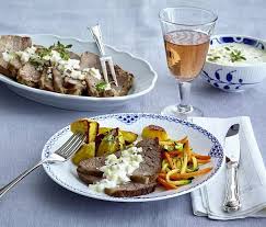 Klassischer Tafelspitz Mit Meerrettich Apfel Sosse Mohren Zucchini Julienne Und Gerosteten Kartof Tafelspitz Mit Meerrettich Kartoffelspalten Rezept Tafelspitz