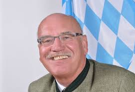 Peter Winter's Instagram, Twitter & Facebook