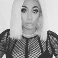 Keeley Hill's Instagram, Twitter & Facebook