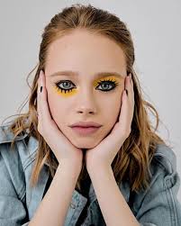 Model Malay On Instagram Our Shooting With Twinslol Is Always Spontaneous We Can Decide At One O Clock In The M Artistik Makyaj Makyaj Sanati 70ler Makyaji