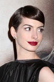 Anne hathaways blonde hair makeover anne already made a daring beauty decision when she decided to chop her long locks off for her role in les miserables. 10 Reasons To Steal Anne Hathaway Short Hair Ideas