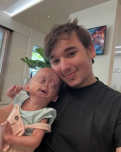MOMENTO DE DOR! Irmão de Elis, menina diagnosticada com síndrome rara,  comunica a morte da pequena aos seguidores Guilherme Lago, irmão de Elis e  Eloa, usou as redes sociais para informar a
