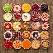 Dollhouse Miniatures Collection De Tarte Et Tarte Aux Fruits Melanges Sur Un Plat En Aluminium Bonbons A Desserts Ever Doll Food Food Decoration Fruit Tart