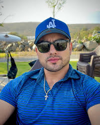 Armando Corona's Instagram, Twitter & Facebook