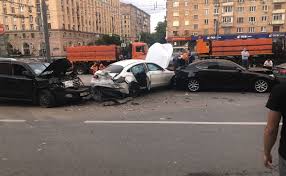 V Deptranse Moskvy Nazvali Vozmozhnuyu Prichinu Dtp S Shestyu Mashinami Obshestvo Rbk