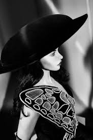 Ghanem, sonuncusu badal al hadduta talata dizisinde kızı donia samir ghanem ile birlikte olmak üzere film, dizi ve tiyatro oyunu. Adriana Lima Poses In Surreal Looks For Vogue Arabia Adriana Lima Vogue Adriana