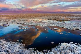 An endless sheet of hexagonal tiles (created by the crystalline nature of the salt), dotted with pyramids of salt, bolivia's salt flats are a dazzling display of nature's. Salar De Atacama Wikipedia